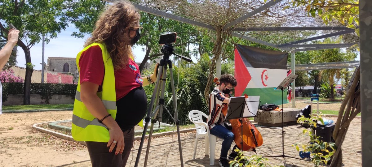 Edi_Escobar's tweet photo. Aupa con el poder de las mujeres que construyen día a día, paso a paso, Libertad y Futuro. #LasResistentes en la @marchasaharaui por un #SaharaLibre Gracias Alejandra 💜🇪🇭💜🇪🇭 https://t.co/R4JoHpFEF0