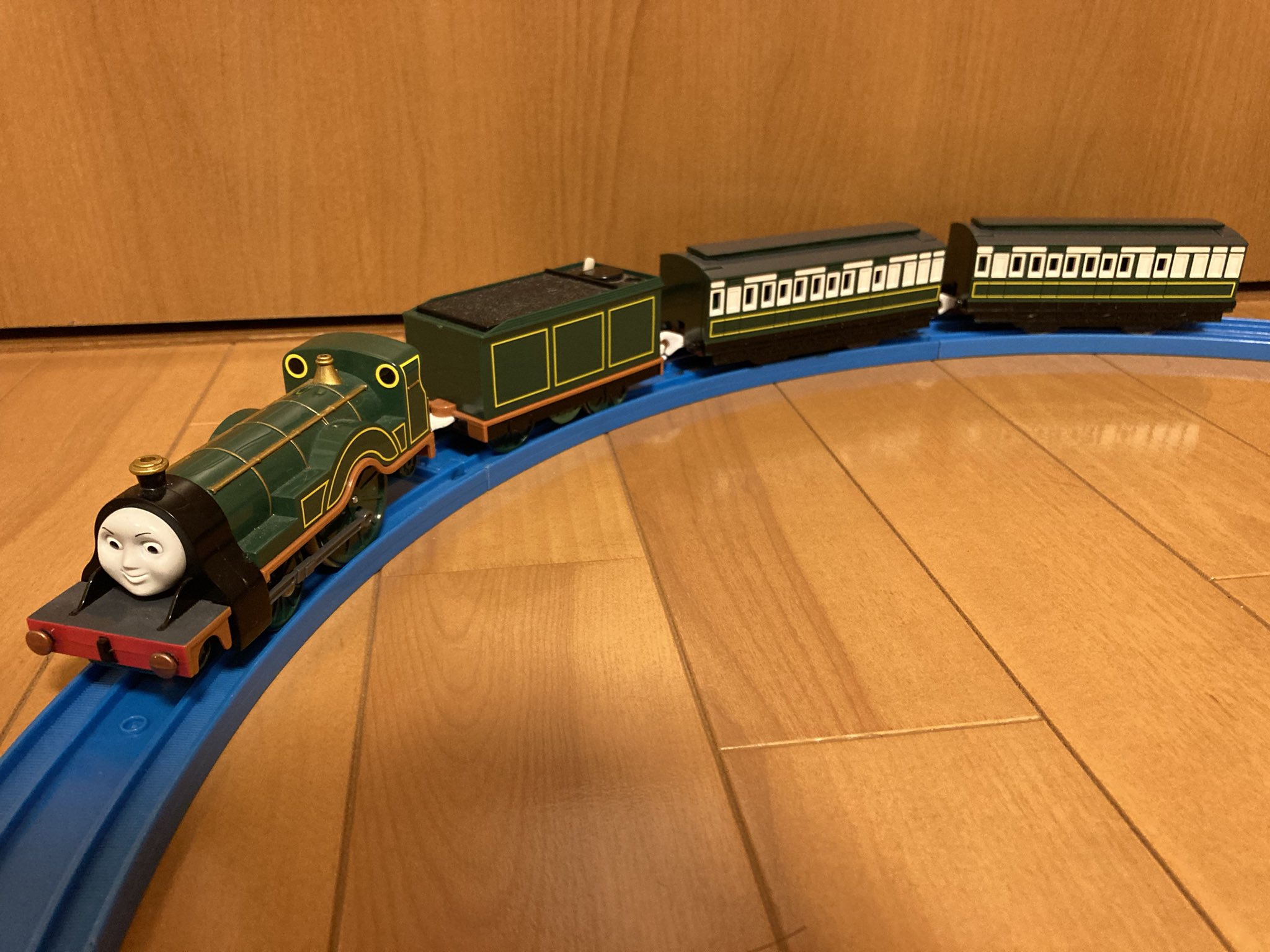 さトーマス En Twitter プラレール きかんしゃトーマス エミリー編成詰め合わせ エミリーの知名度向上に繋がれば さトーマス En Twitter プラレール きかんしゃトーマス エミリー編成詰め合わせ エミリーの知名度向上に繋がれば