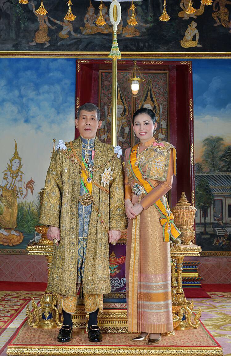 DOO_RTA's tweet photo. [ พระมหากรุณาธิคุณพระบาทสมเด็จพระเจ้าอยู่หัวและสมเด็จพระนางเจ้าพระบรมราชินี ทร��พระราชทาน รถวิเคราะห์ผลด่วนพิเศษ และ รถเก็บตัวอย่างชีวนิรภัย ให้แก่ปวงประชาชน ]

#โรงเรียนจิตอาสาพระราชทาน
#จิตอาสา
#โควิด19 https://t.co/zauCQNvPUO