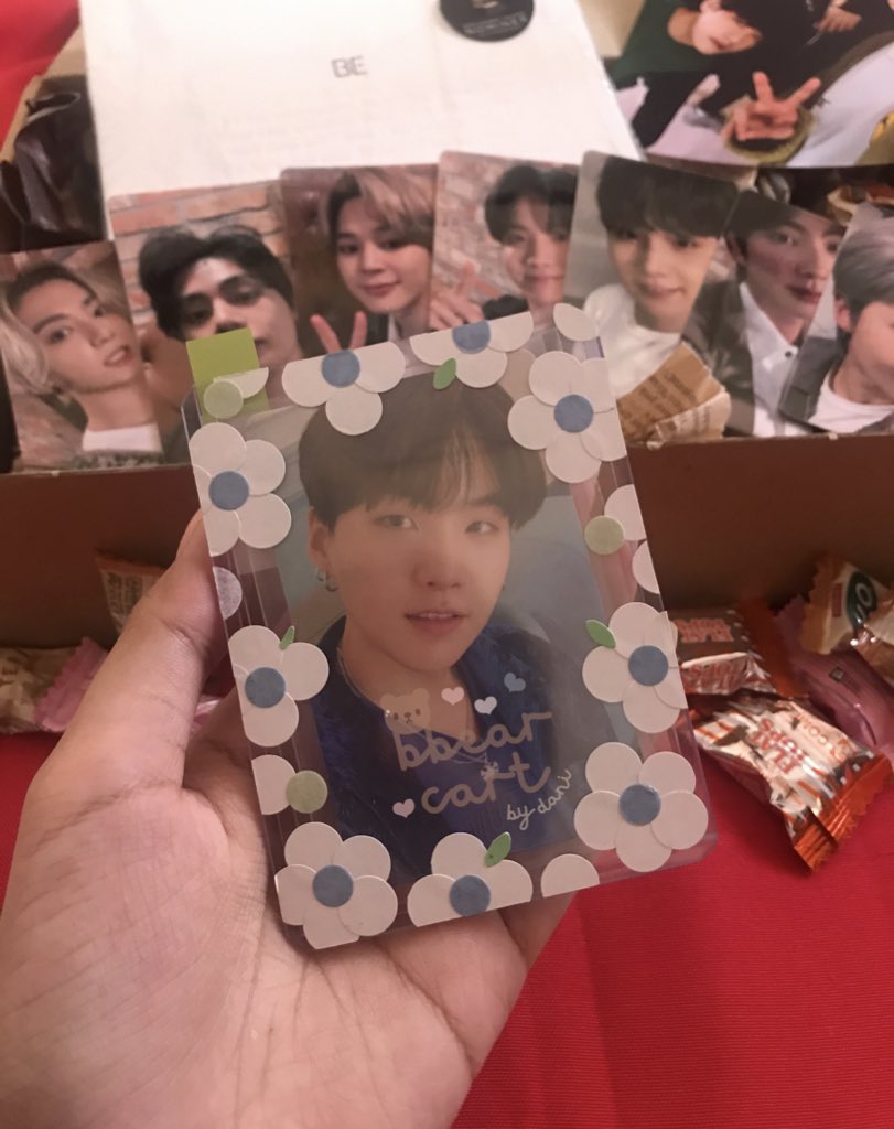 bbearcart's tweet photo. cutest package ever! thank you dan for letting me adopt yoonie 🥺 this pc really gives so much kilig, he looks the prettiest here >.< nagshare na kami ni mama sa snacks HAHAHA super loved the papel freebies and designed toploader! ilysm 🤍 #moniments https://t.co/iSknLUqMVq