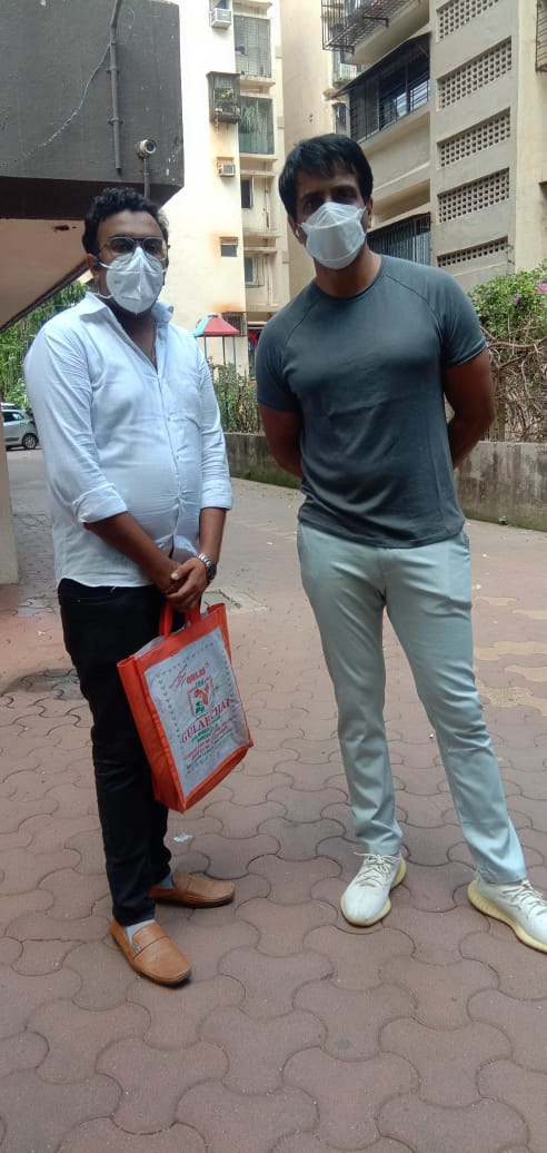 yashodavyash's tweet photo. Feeling blessed after meeting @SonuSood @SoodFoundation Sir....Bs aapki blessings chahiye aur Maa ki health achi hojaye....ye hi pray krta hu.. https://t.co/VIM60GdviU