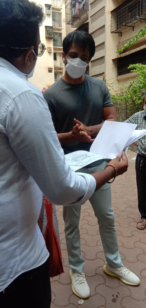 yashodavyash's tweet photo. Feeling blessed after meeting @SonuSood @SoodFoundation Sir....Bs aapki blessings chahiye aur Maa ki health achi hojaye....ye hi pray krta hu.. https://t.co/VIM60GdviU