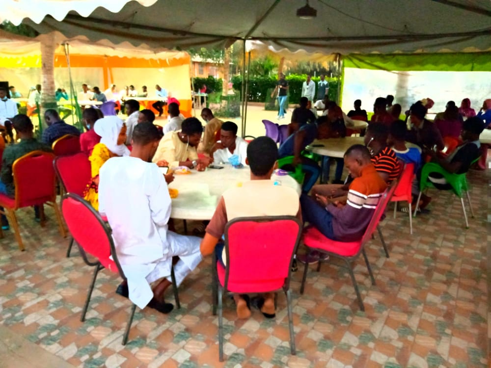 MoussaSowBoydo's tweet photo. Ce mois de Ramadan j'ai eu le plaisir d'échanger avec les étudiants du #Djolof à l'@UCAD_Senegal sur les perspectives de développement des terroirs, les métiers d'avenir & leurs contributions à l'emergence du #Senegal.
Je loue leur engagement.
#NdogouDebat #17avril #EmploiJeunes https://t.co/EZD0QtmsDl