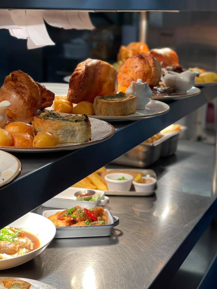 TheTurfTavern's tweet photo. ✅Happy Sunday 🍹🥂🍽 💓If you’re enjoying a wander around Oxford today why not stop by @TheTurfTavern and enjoy lunch, dinner, 🍰 cake and coffee ☕️ or just a drink 🥃. We can’t wait to welcome you 🍽🥂💕 #weekendvibes #pubweekend #oxfordbestkeptsecret ☀️🍹🍽🍻☕️😍 https://t.co/JSYOJJTvu4