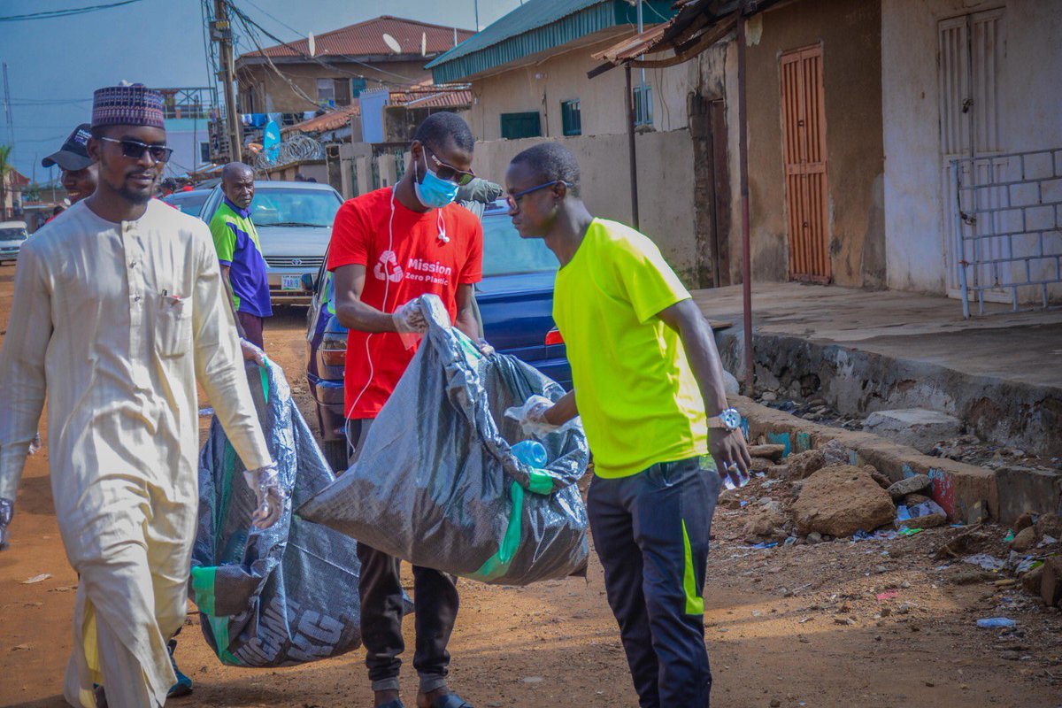 dheenylkhair's tweet image. The #MissionZeroPlastic Initiative is proudly sponsored by the #CocaColaFoundation @TheCocaColaCo and implemented by @areai4africa @EcowarriorsNG 

#GreenSallahCleanup
#IsOurFight
#MissionZeroPlastic
#AreaixTCCF