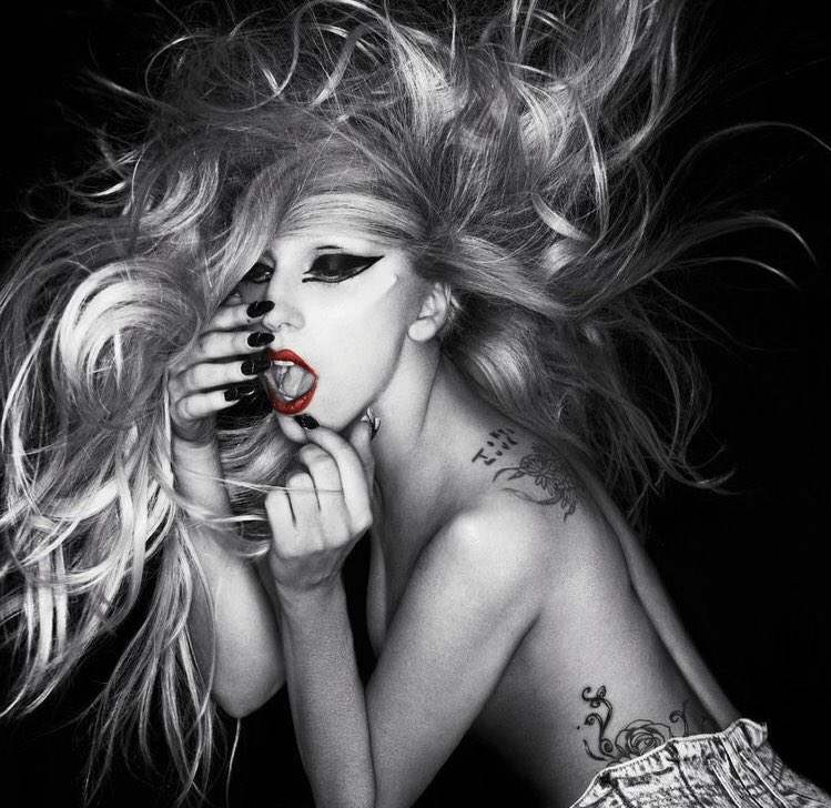 MEMORÁVEL! Há 10 anos, Lady Gaga lançava um dos maiores álbuns da indústria da música, o revolucionário #BornThisWay 

O disco estreou em #1 na Billboard 200 com mais de 1.1 MILHÃO de vendas na sua primeira semana e possui mais de 1 BILHÃO de streams no Spotify! 

#BornThisWay10