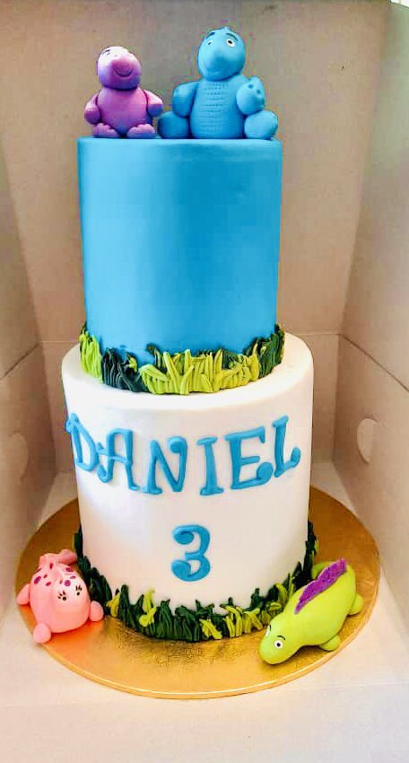 SevanaCakes's tweet photo. Absolutely love creating!! Cakes for all your occasions! Thank you for making us part of your special occasions!! 
Whatapp us on 0775479101 to order.

#redmarketsunday @iMisred #RETWEEET https://t.co/YWbRuURcci