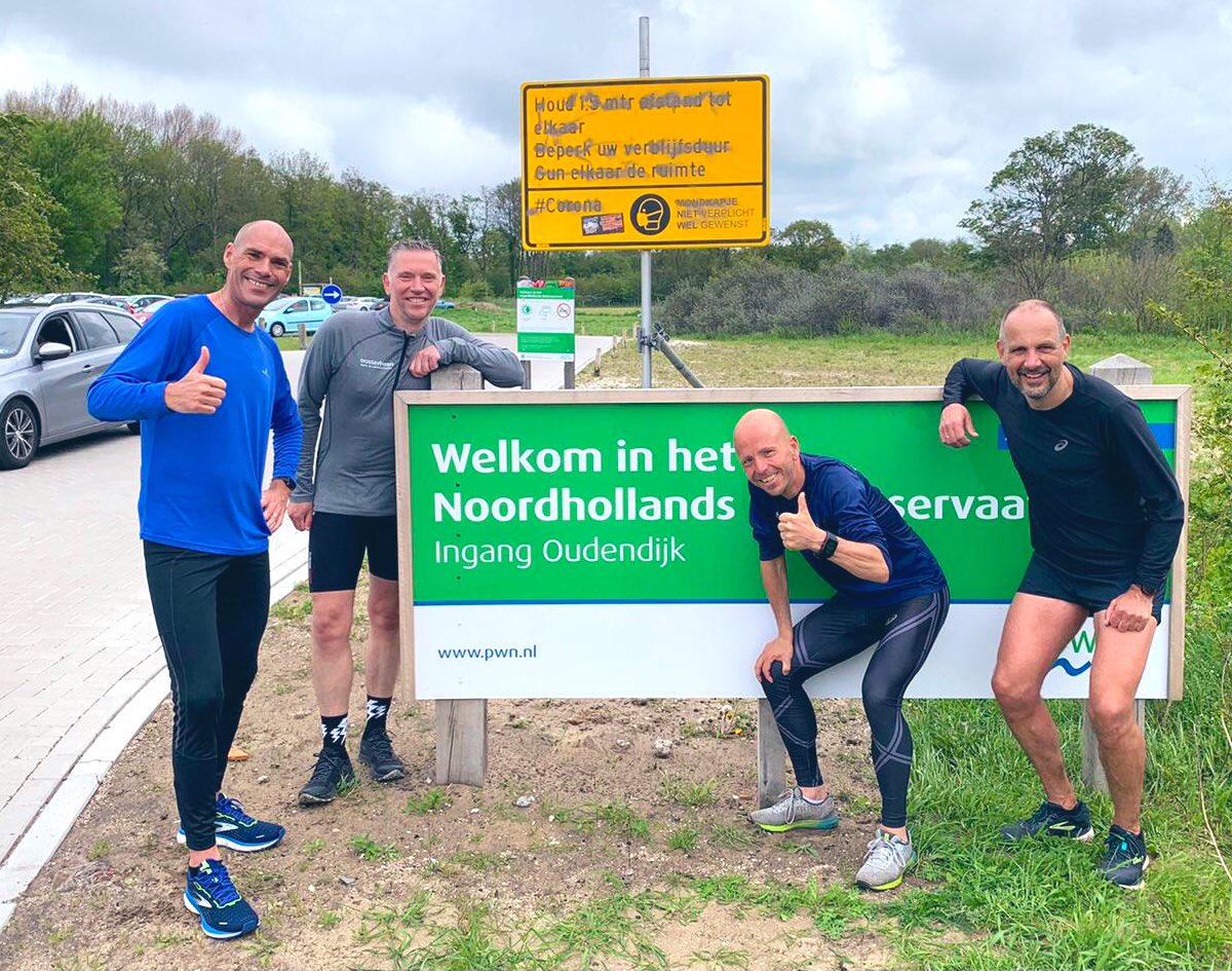 JaccoHeijblok's tweet photo. Vanmorgen 20km wezen Struinen door de Duinen samen met @runningdave76 en Frank. 🏃🏼‍♂️

Deze keer met een hele speciale gastloper, niemand minder dan voormalig Nederlands recordhouder en olympiër @GregvanHest.

@Lopen_is_leuk met goed en inspirerend gezelschap 👊🏻

@loopmaatjes https://t.co/W7bplxFuf8