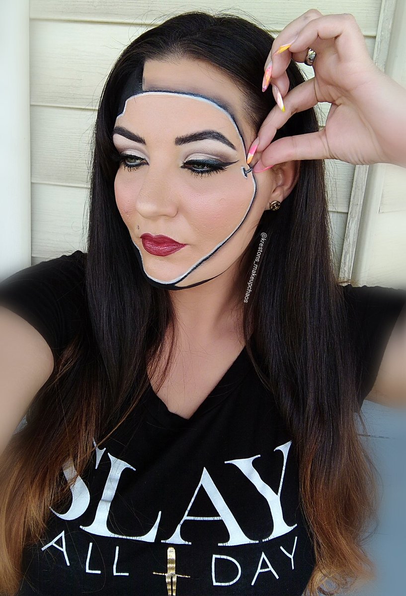 KrestonDempsey's tweet photo. Inspired by @mimles_makeup this illusion was so fun. Learning alot doing illusions also 🥰 some products: @Clinique beyond perfect @mehronmakeup clown white @ABHcosmetics modern Renaissance 🎨 @KVDBeauty lippie vampire
#illusions #makeupillusion #mimlesmakeup #mimichoi #beauty https://t.co/WbaQjHWFnb