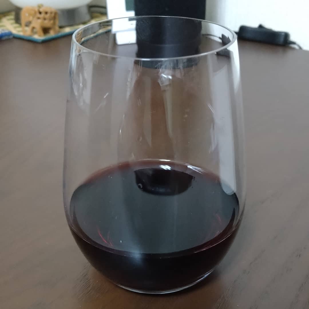 S9biline's tweet photo. 旅先でワイン買った時に使う用のグラス。一年以上前に買ったけど旅に行けないので試しに使ってみた!なかなか良き良き!
#RIEDEL #リーデル
#OTOGO #オートゥーゴー https://t.co/3bHbn4YwMa