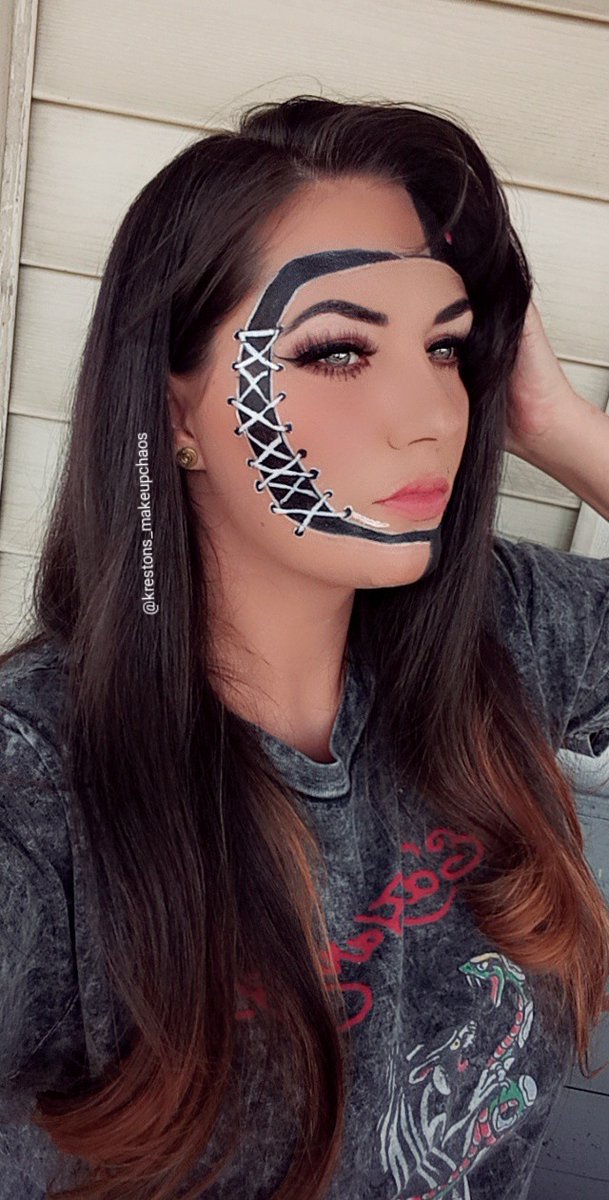 KrestonDempsey's tweet photo. Ib: @mimles_makeup  products used: @UrbanDecay stay naked foundation @MakeupRevUSA banana powder @AlamarCosmetics blush trio @mehronmakeup clown white @SuvaBeauty space panda @bdb_SA micro blade pen @Maybelline falsies mascara #beauty #makeup #illusions #makeupillusion #lacedface https://t.co/Xq8Iblh0QU