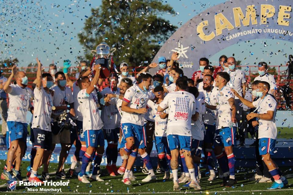 🎶 🎶 En el fútbol uruguayo, lo más grande es Nacional 🎶🎶 ¡Buen día,  Decanos!