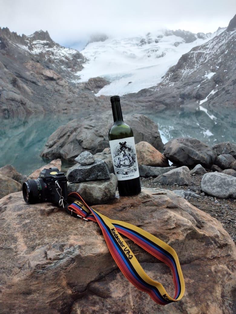 #MMWines / Momentos y experiencias extremas merecen una gran recompensa.

Gracias Juan, John Misftis y Mauro Felicetti por compartirnos su #MomentoMMWines en Laguna Los Tres (1190 msnm), en las alturas del monte Fitz Roy, Santa Cruz, con <a href="/MMwines/">Mosquita Muerta</a>.