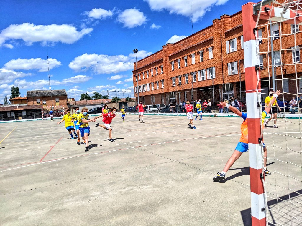 DeportesDip_Va's tweet photo. Balonmano

Finalizan los partidos de Categoría Alevín:

Alevín Femenino
@BMTierraPinares "A" 8 - 8 @BMTierraPinares "B"

Alevín Mixto:
@CBMTudela 11 - 21 @BMTierraPinares "A"
@BMTierraPinares "B" 20 - 5 @CBVdC 

Con @deportesdipu , @Dip_Va  y @atlvalladolid https://t.co/JfnHeKtl3B