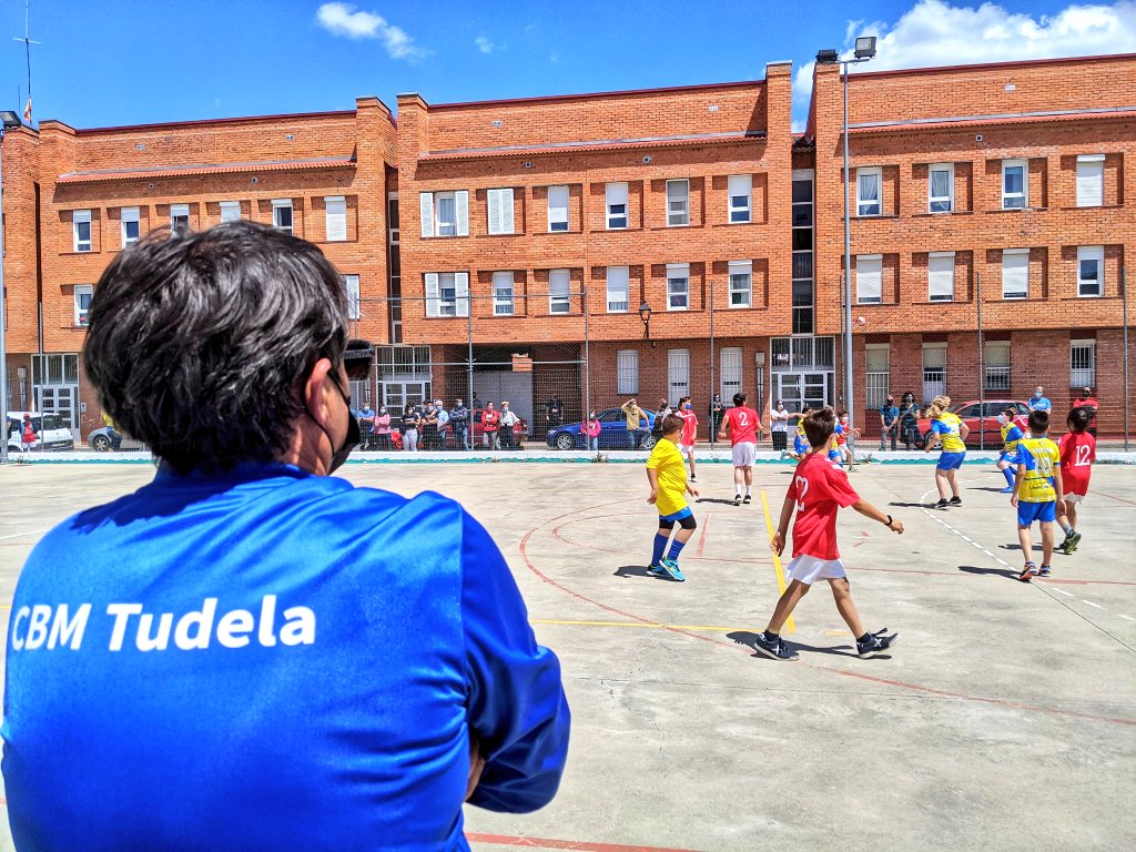 Balonmano

Finalizan los partidos de Categoría Alevín:

Alevín Femenino
<a href="/BMTierraPinares/">Fundacion Bamar BM Tierra De Pinares</a> "A" 8 - 8 <a href="/BMTierraPinares/">Fundacion Bamar BM Tierra De Pinares</a> "B"

Alevín Mixto:
<a href="/CBMTudela/">CBM Tudela</a> 11 - 21 <a href="/BMTierraPinares/">Fundacion Bamar BM Tierra De Pinares</a> "A"
<a href="/BMTierraPinares/">Fundacion Bamar BM Tierra De Pinares</a> "B" 20 - 5 <a href="/CBVdC/">Balonmano Viana</a> 

Con @deportesdipu , <a href="/Dip_Va/">Diputación de Valladolid</a>  y <a href="/atlvalladolid/">Recoletas Atlético Valladolid</a>