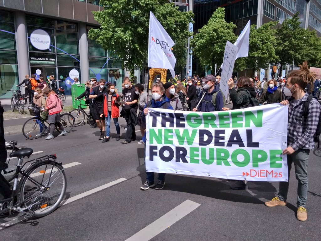 DiEM25Berlin's tweet photo. Today in Berlin: We are demonstrating for fair rents and against the #Mietenwahnsinn!
Together with thousands for a #GreenNewDeal and the #Rentvolution ✊🏾 #DiEM25 https://t.co/JtkAkqZj7k