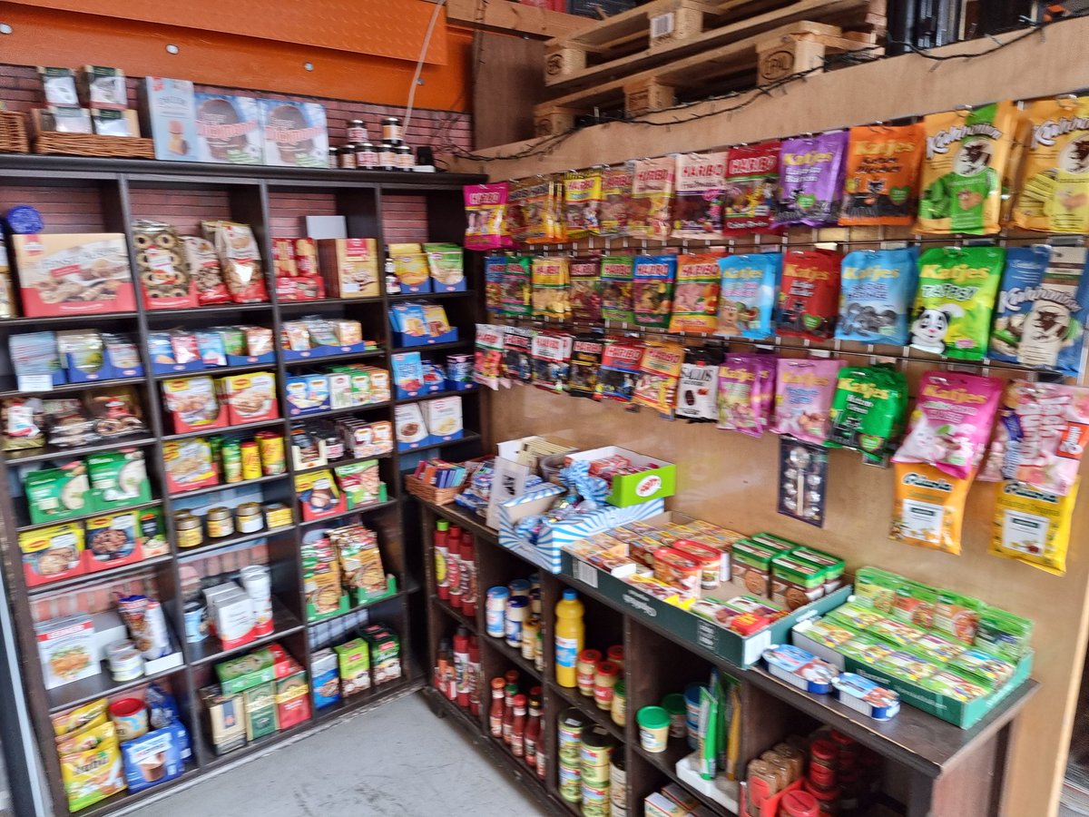 MichaelVirks's tweet photo. Emergency supplies collected at @Thegermandeli 🥨🍺 https://t.co/J8Y2Y9zEn6