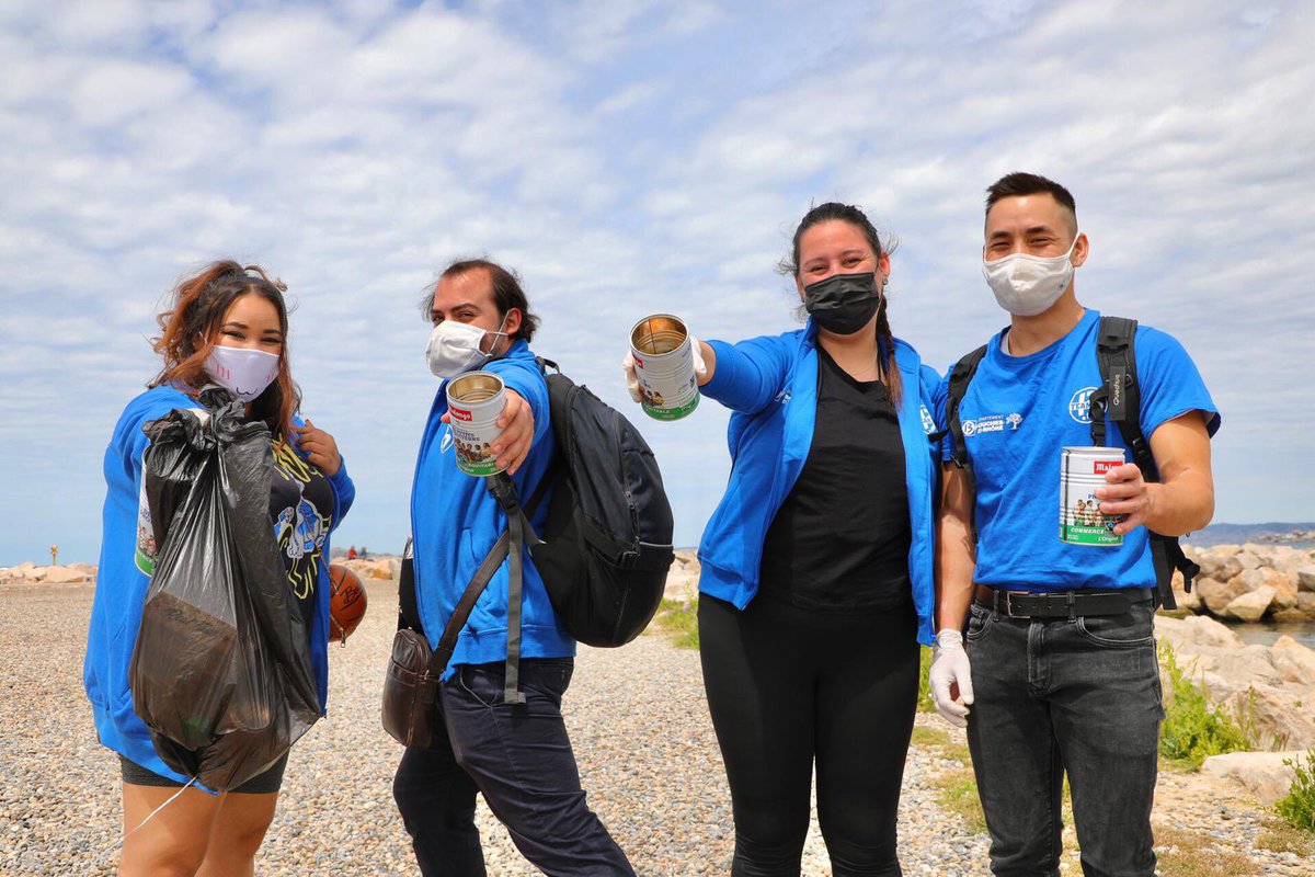 departement13's tweet image. 👏 Un grand bravo aux bénévoles de la #Team13 qui se sont mobilisés aujourd'hui dans le cadre du #ProjetAzur aux côtés de l'association #Recyclop pour une opération de ramassage de mégots ainsi qu’une distribution de cendriers éco-responsables.