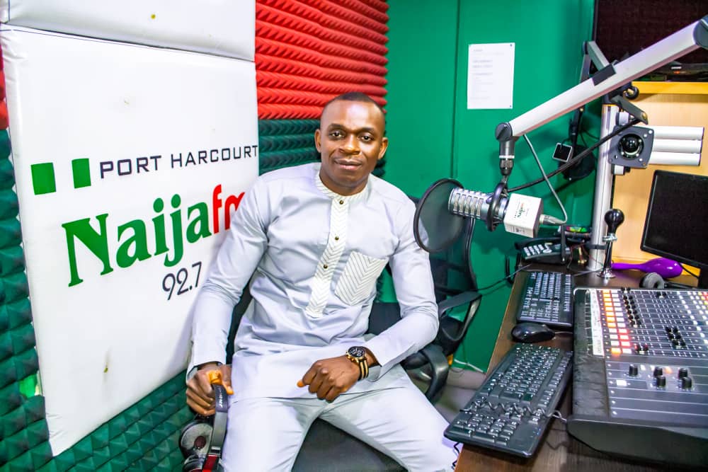 IamBaatee's tweet photo. He is just one PERSON
@OgaSammyWejinya each time he is in the studio their is always a REASON
While you should listen to @naija927fm for the last #PL show of the 2020-21 SEASON
He performs more than Leicester City player James MADDISON
#NumberOneInTheCity
#TheSportsJagaban https://t.co/wugvz9n2v8