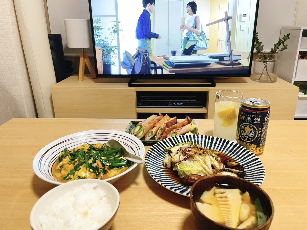 kouhou_korin's tweet image. 2人の馴れ初めを観ながら晩御飯。
#逃げ恥婚