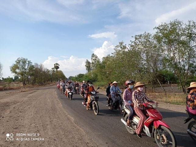 thin_than_dar's tweet photo. This evening, a marching motorcycle strike was held by residents of Villages from Northern Salingyi and Yinmarpin East. #WhatsHappeningInMyanmar #MilkTeaAlliance #May23Coup https://t.co/8U56ItqhA9