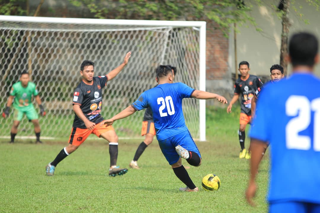 AzisMessi's tweet photo. AGS FC vs @growell_indometal_fc

📆 23 Mei 2021
🕖 07.30 s.d 09.30
🏟 WONOLOPO Stadium
👕 @hrclths.catalog @hrclothes_apparel https://t.co/rorCQv80zP