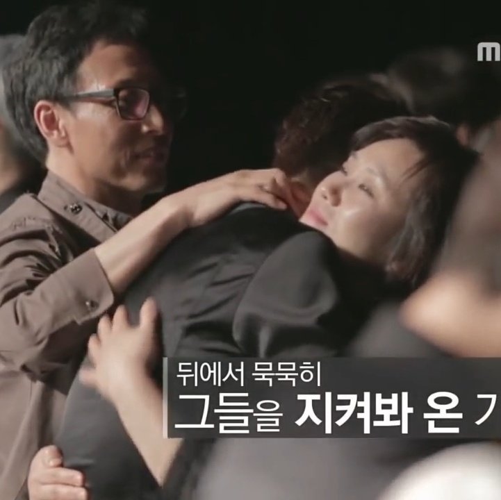 lattegyu_'s tweet photo. mingyu with his mom.. i'm sad now :( https://t.co/qQX7r9Zb7H