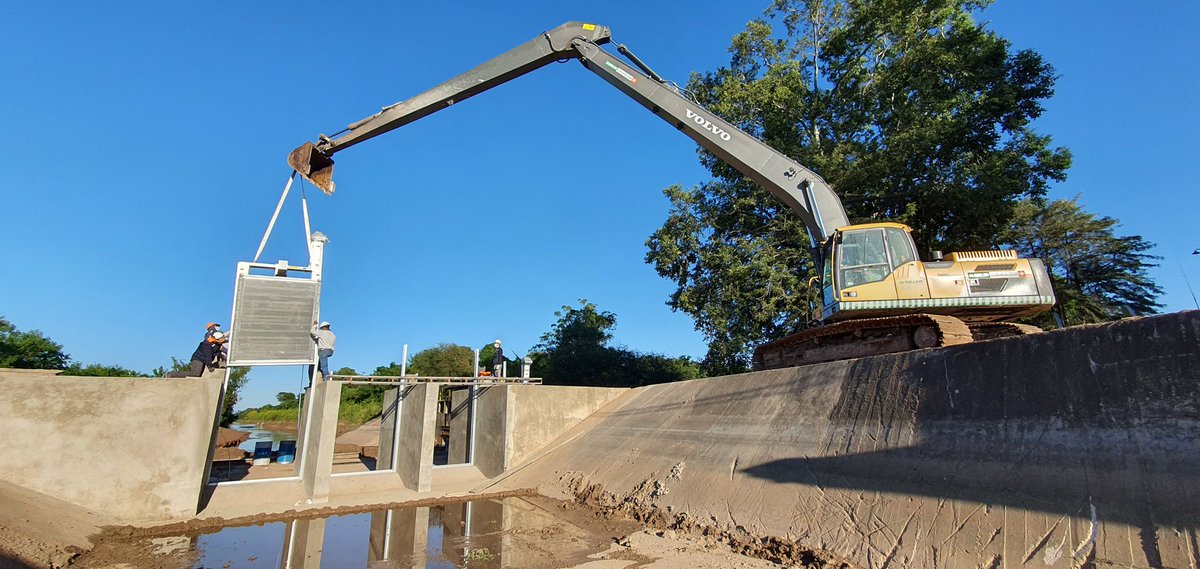 Seguimos instalando compuertas autónomas,  #flumegate #rubiconwater 
irrigate.com.ar