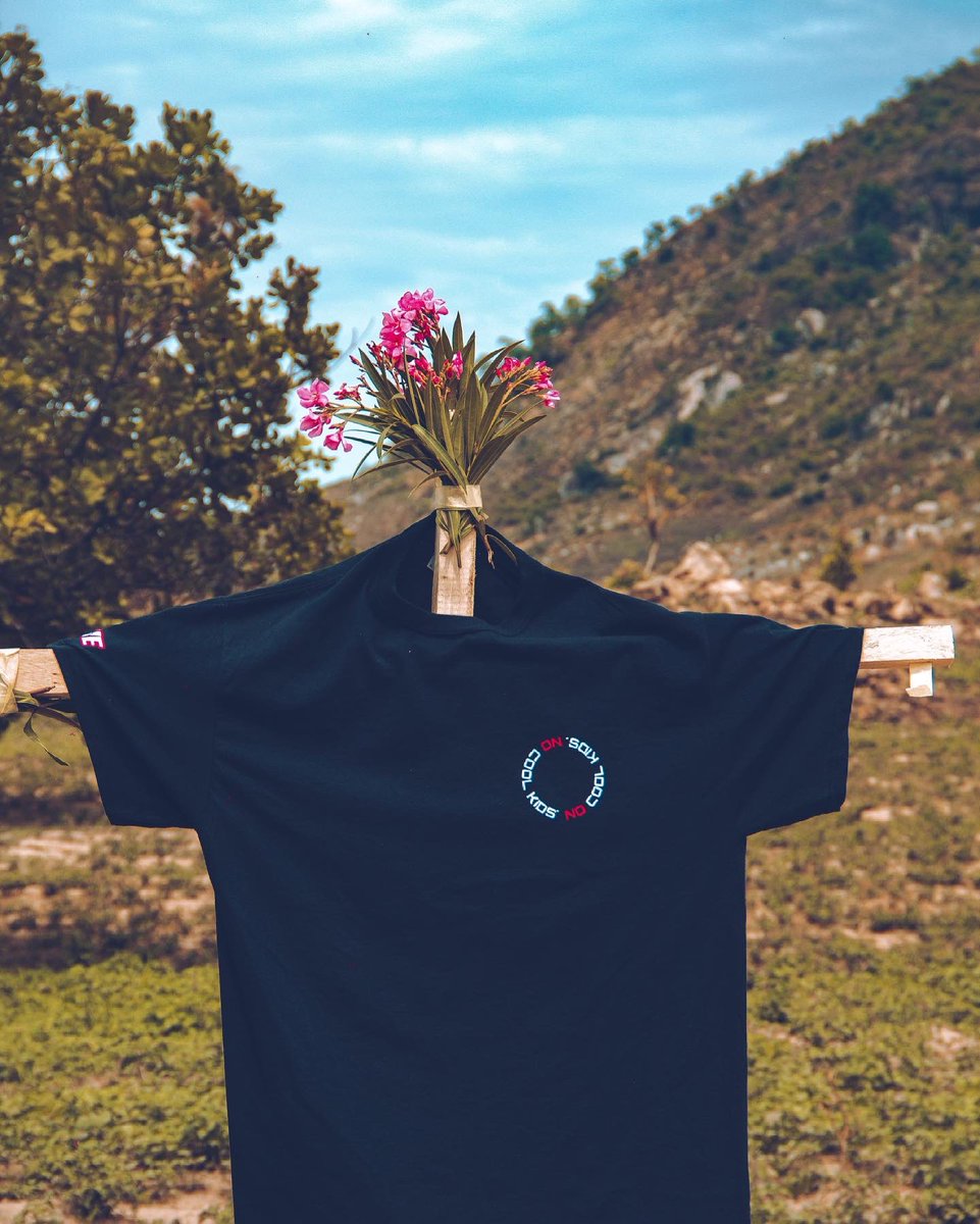 live_syc's tweet image. A live monument if we do say so ourselves. 

Shop today on our store. Link in bio

#streetstyle #scarecrow #abuja #monument