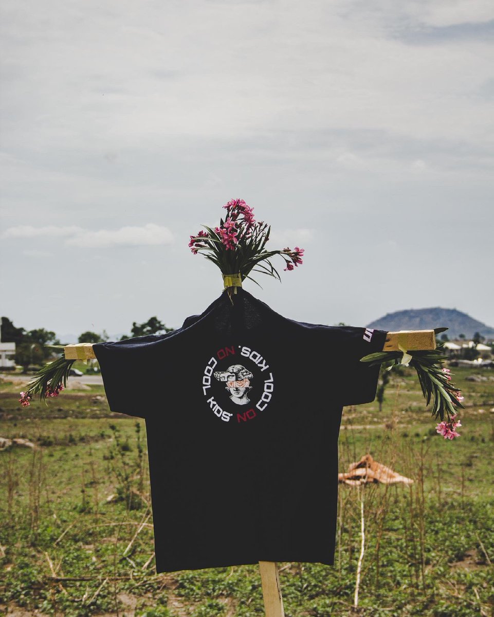 live_syc's tweet image. A live monument if we do say so ourselves. 

Shop today on our store. Link in bio

#streetstyle #scarecrow #abuja #monument