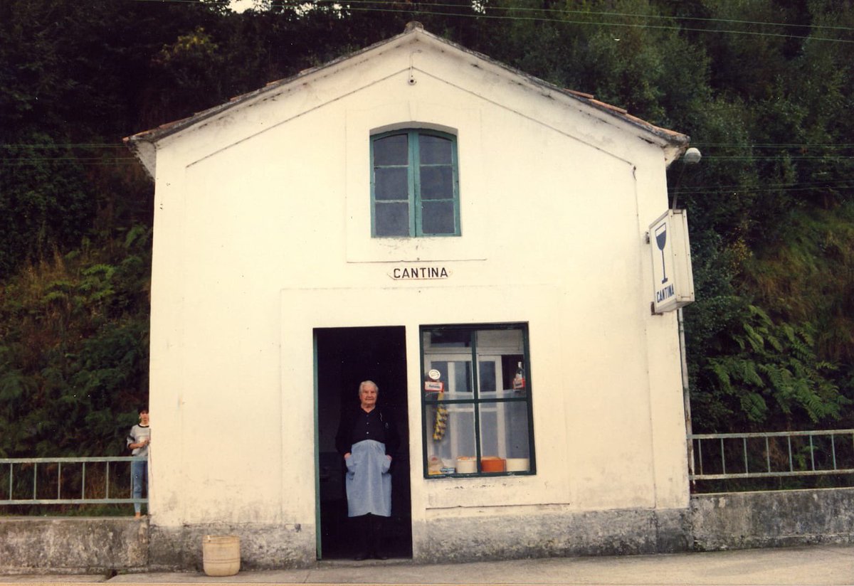 apatrigal's tweet image. A cantina de #Pontedeume e dona Bernardina, a cantineira. Hoxe non existen

#cantina #patrimonio @vozferrol