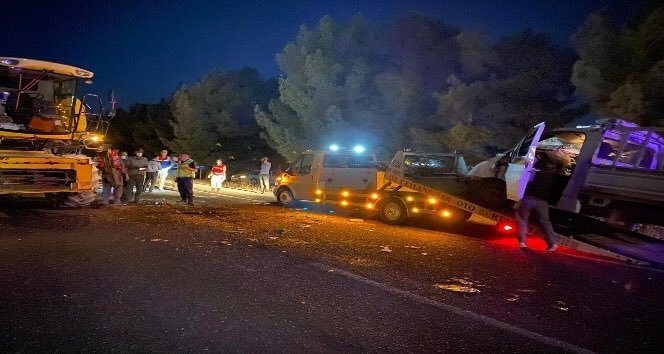 Ceylanpınar Viranşehir yolunda Biçerdöver ile kamyonet çarpıştı: 2 yaralı iha.com.tr/sanliurfa-habe…