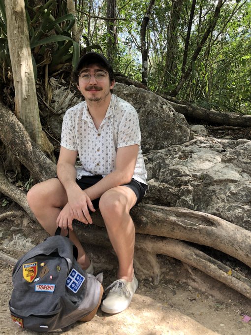 HAPPY BIRTHDAY TO MY MOST FAVOURITE HUMAN EVER!! I LOVE YOU SO MUCH 😭💕🥳🧁 https://t.co/Q6NJGVggUI