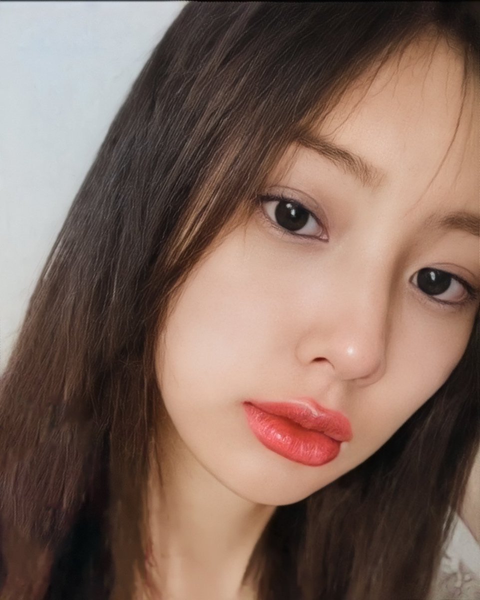 hyemhyene's tweet photo. Cherry lips, sparkling eyes and everything so beautiful in between. What a great time to spend the entire night with myself. 🤍 https://t.co/cHQIlOocOb