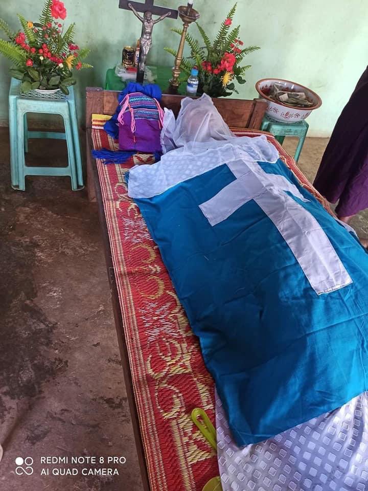 maycrown15's tweet photo. #SouthernShanState #Mobye(#Mongpai):
🕊Min Aung, a member of PDF died from exsanguination. He was shot at his thigh during today’s clashes with Junta troops &amp; 
• other 5 PDF members injured. 
@aapp_burma @shafiur @TostevinM @poppymcp 
#May23Coup 
#WhatsHappeningInMyanmar https://t.co/T4P7WB8V93