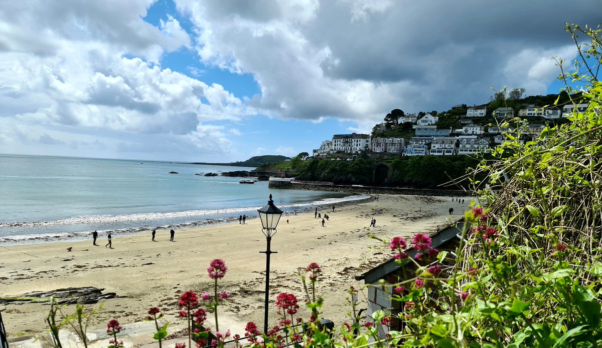 davesumnersmith's tweet photo. A week away in Cornwall. Shall we take the electric car?
You've got to be kidding!
Charging the batteries on the way down there will add hours to a very slow journey.
And there are hardly any when we get there. Forget it!
Glad we've got another option...
This is #EVReality. https://t.co/u4YkwqigN4