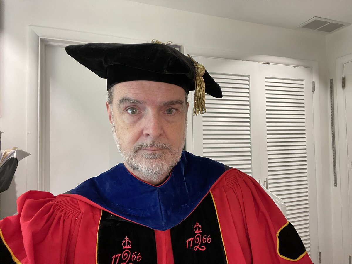 ScottSandage's tweet photo. All dressed up and no place to go #Zoom #Commencement2021 #RedIsNotMyColor https://t.co/Gt1saaDIv1