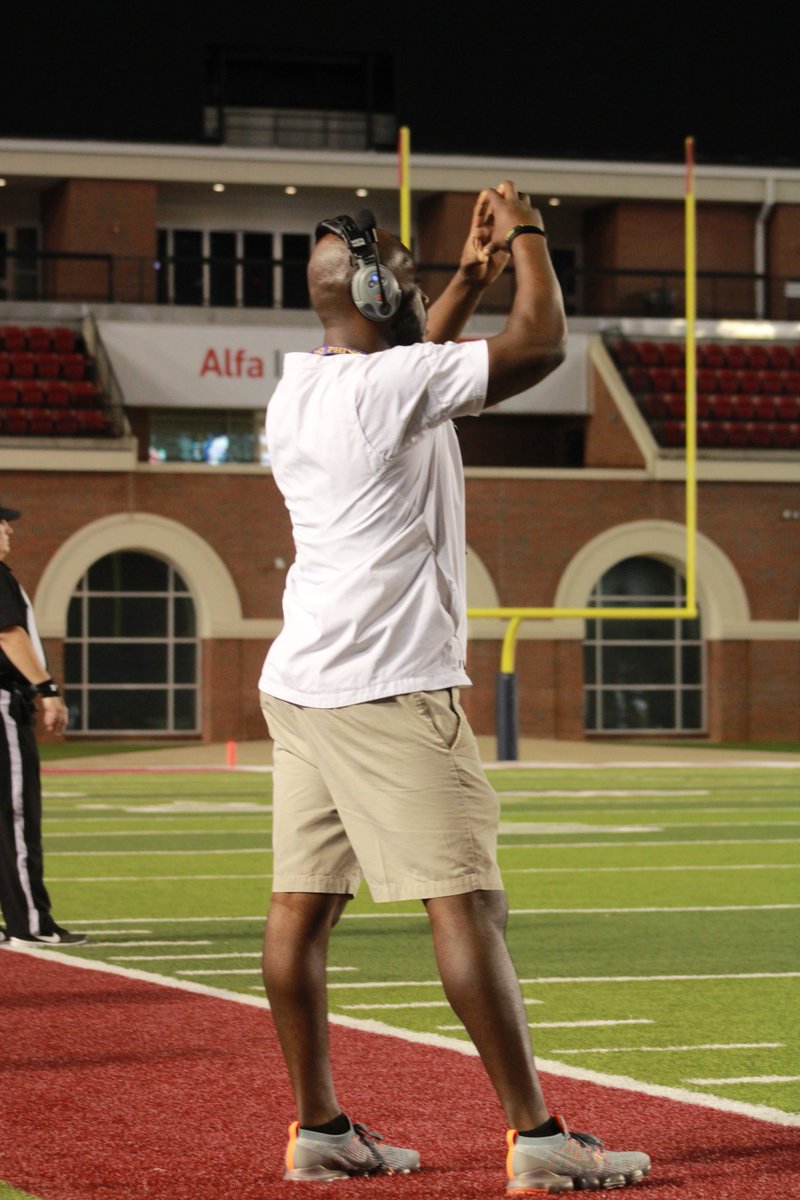 CoachHambrite's tweet photo. Love what you do, and do what you love‼️
#CharlesHendersonFootball
#TrojanNation https://t.co/faWeo1yeog