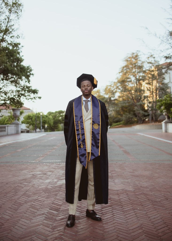 VELLLL's tweet image. How it started vs. How it’s Going

26 years ago my mom carried me across the stage as she graduated from @UCBerkeley 

26 years later I was blessed enough to walk across the same stage as a @BerkeleyLaw graduate 🙏🏾