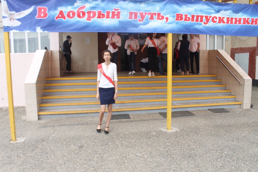 M920492311's tweet photo. Наверное ,  нужно вздохнуть с облегчением и сказать «фух я оттрубила эти 11 лет» , но это немного позже , а пока всё , что я могу это пожелать себе удачи и терпения . Всё получится. https://t.co/TTnO6rOY37