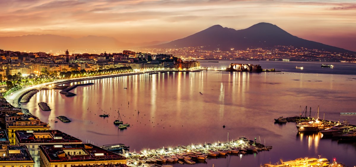 Napoli. Dove sono cresciuto e dove ho passato lo scorso fine settimana con mia sorella e mio fratello. 

Credo che non molti sappiano quanto grave sia la situazione. 
1\