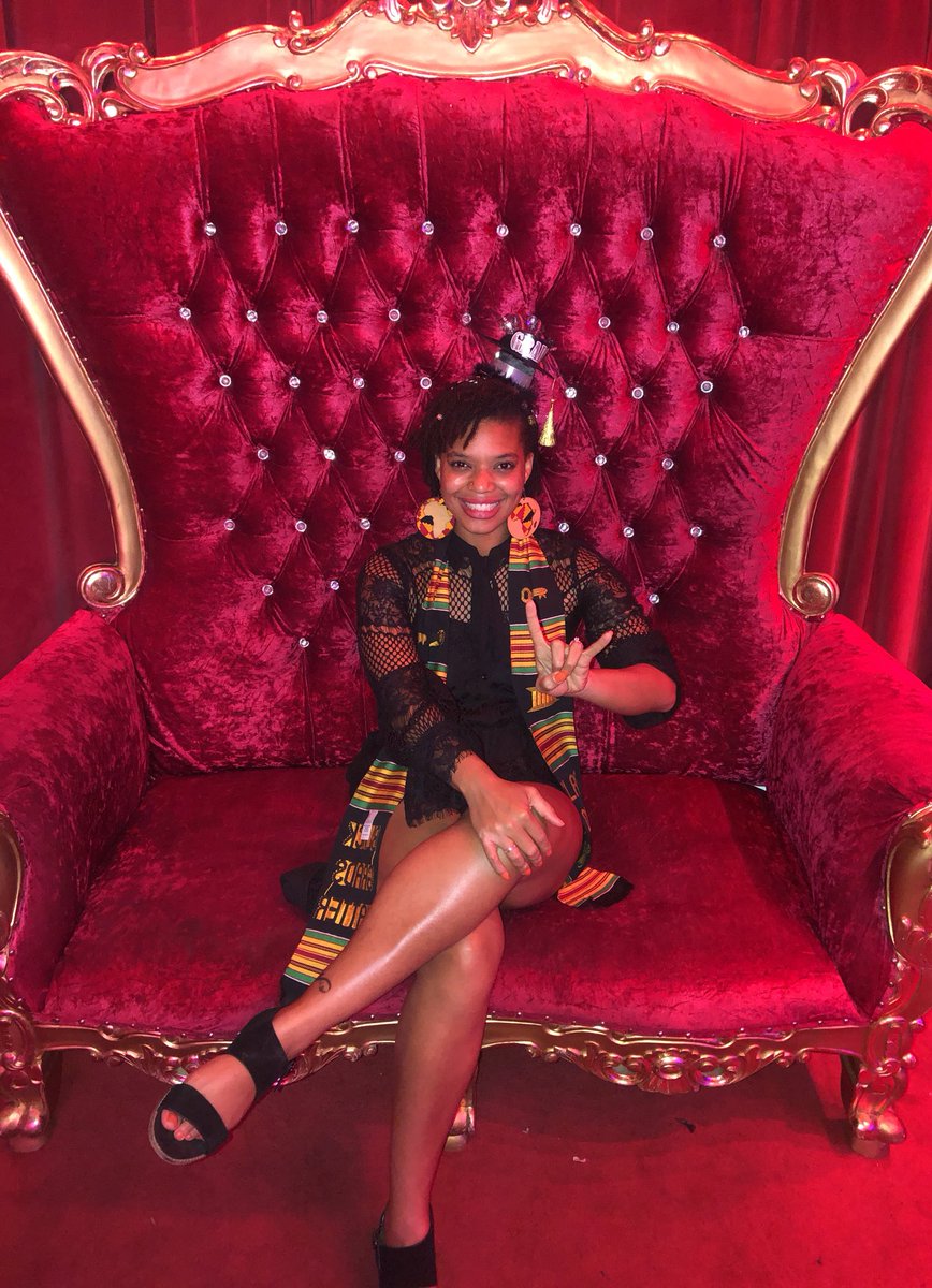 DesereCrossWard's tweet photo. 👑 #UTBlackGrad21 #GradSzn https://t.co/fHH2FDU7Vr
