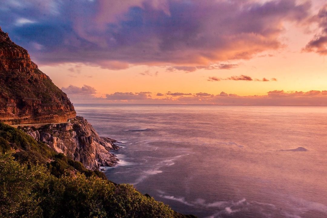 Good night. Hope you had a relaxing Sunday. How beautiful is this sunset?🌄⁠
⁠
"I was driving home from a photoshoot in Hout Bay yesterday and the sunset on Chapman’s peak was breathtaking. I had to stop to take a photo." ⁠
⁠
📸  @davinamortlocka⁠

#capetownmag #capetown #SA