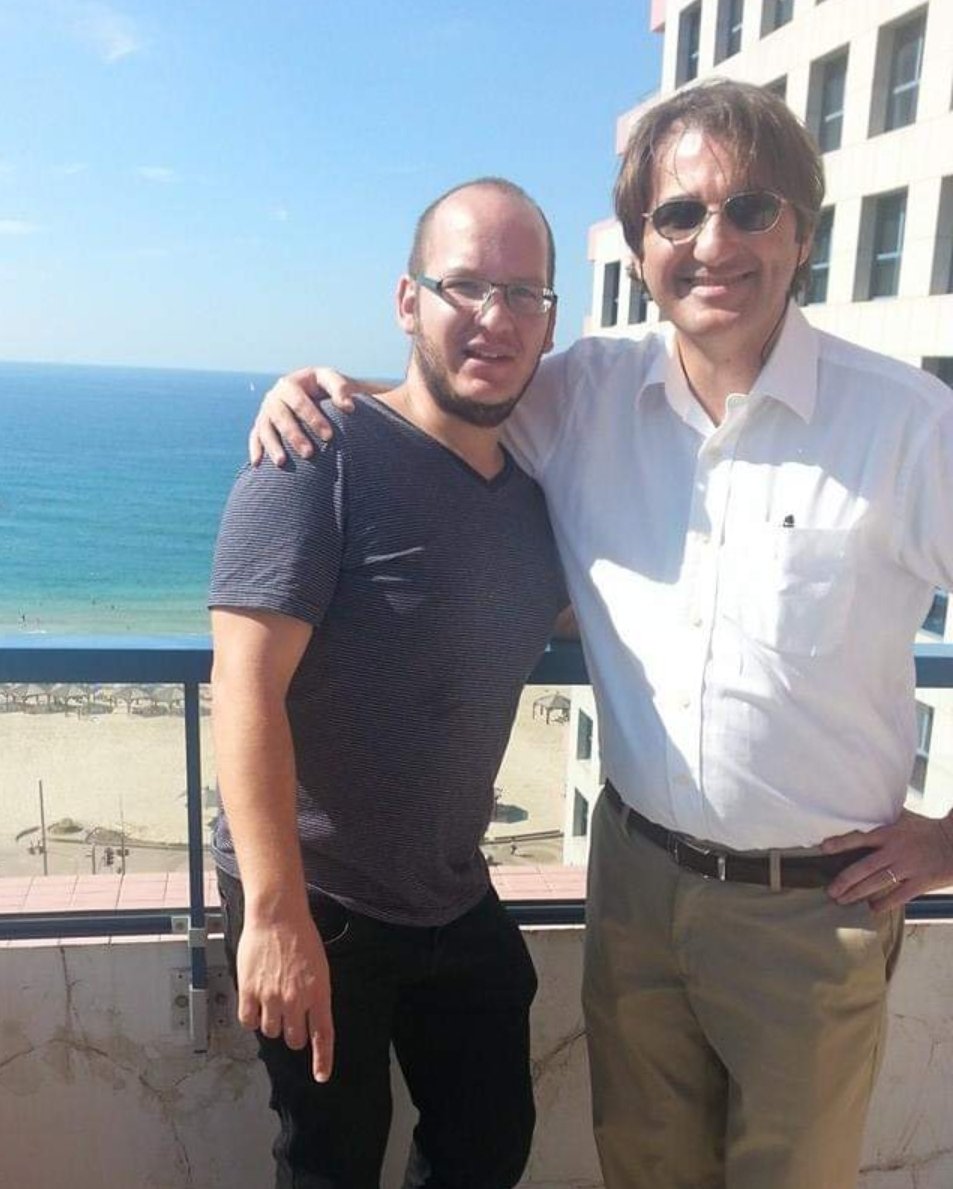 שמח לבשר על הצטרפותו של בועז ביסמוט שהיה עורך "ישראל היום" לצוות שלי, וכעת יעמוד בראש מערך התקשורת וההסברה של לוינסטוןNEWS.
ברוך הבא בועז. נמשיך לעבוד יחד למען מדינת הטוויטר.
ביסמוט: "מה לעשות שき るわ になね ἄλφα にき るわ に. אבל מה לעשות שね λάμβδα にき るわ になα にき る".