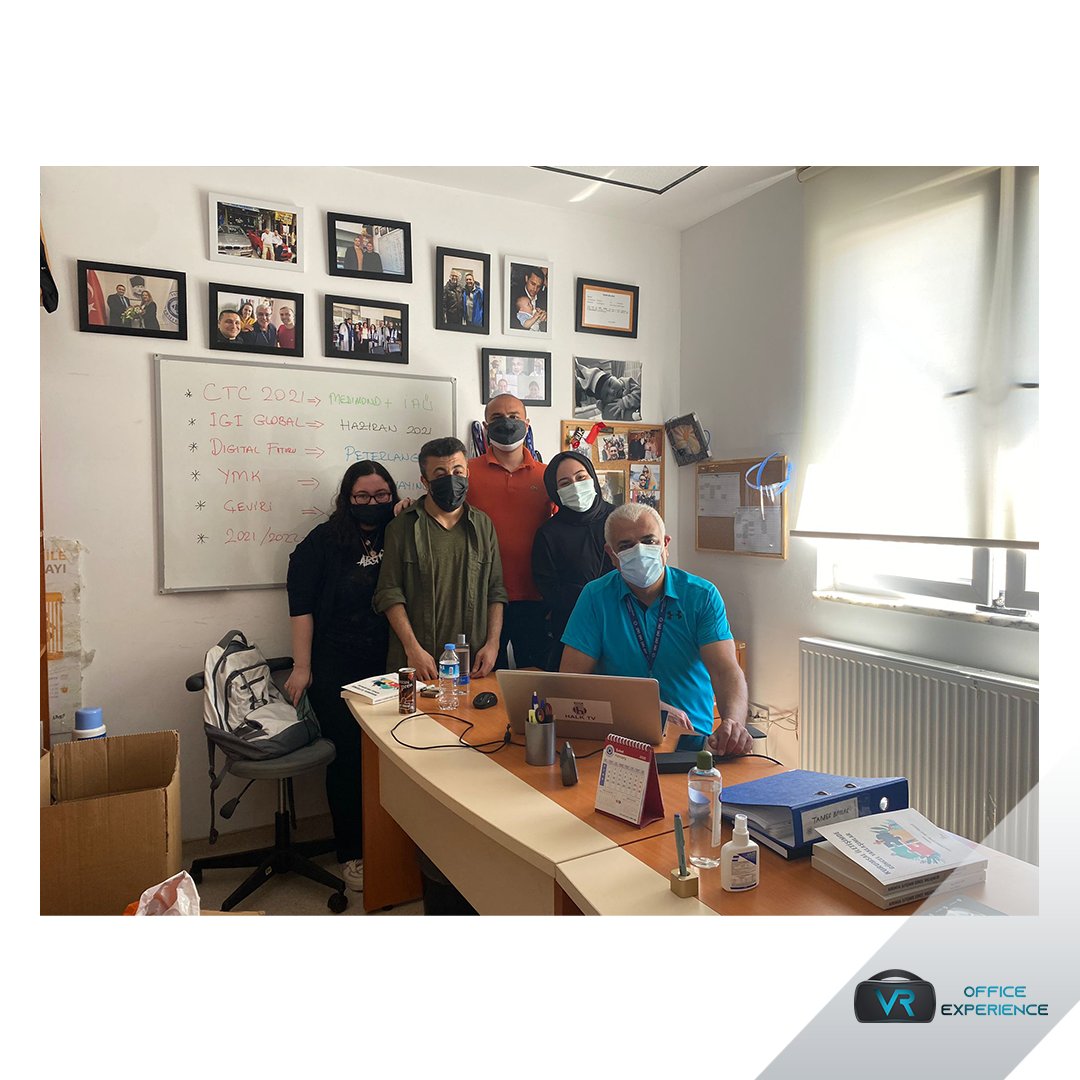 Seslendirme ekibimiz, bölüm başkanımız Tamer Bayrak ve bölüm hocamız Gökmen Karadağ ile bir araya geldi🤩🤗😎

#vrofficeexperience #websitesi #blog #web #webdesign #virtualreality #game #gameart #3dmodel #voice #voiceeffects
