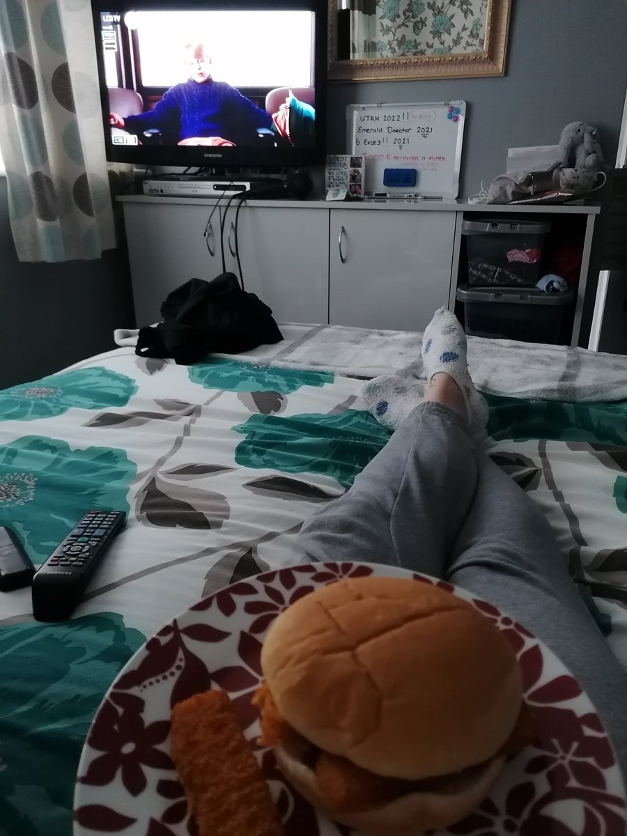 kellybutler31's tweet photo. When you've been out most nights this week celebrating!
Sunday night calls for
#fishfingerbutties & #homealone2lostinnewyork https://t.co/q69jUdl9ta