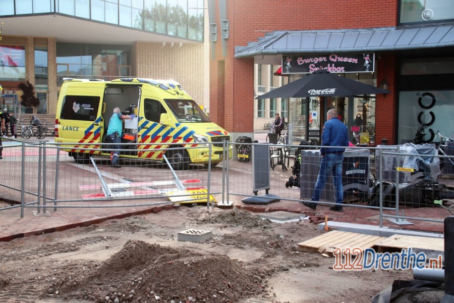 Scooterrijder in #Assen botst tegen pallet met stenen. 112Drenthe.