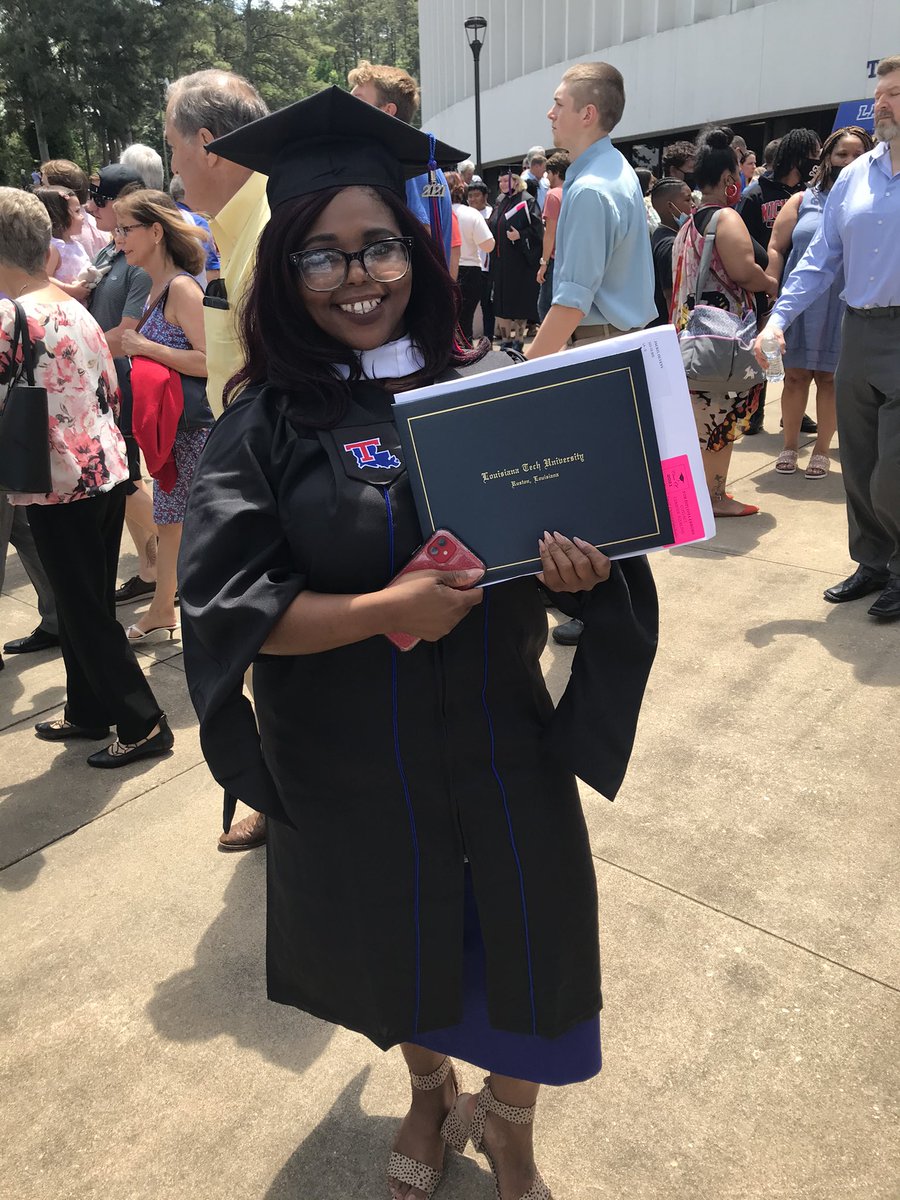 Ohjacko_o's tweet photo. So Twitter, ya girl did a thing yesterday...Graduated with my MASTERS in English Lit with a concentration in American Lit from Louisiana Tech University #latech21 🔵🔴🐶
B.A. Political Science✅
M.A. English Lit✅ https://t.co/SN6ezGZQpB