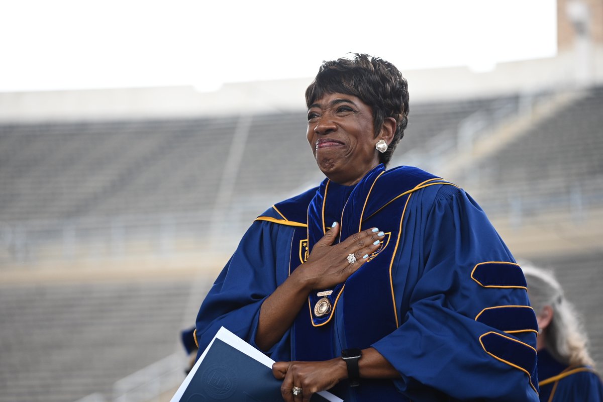 NotreDame's tweet photo. Carla Harris left #ND2021 graduates with 3 pearls of wisdom:

1. It is what you do for others that counts.
2. Fear has no place in your success equation. Failure always brings you a gift: experience
3. There is only 1 you. Your authenticity is your distinct competitive advantage https://t.co/LMyDgOeljM