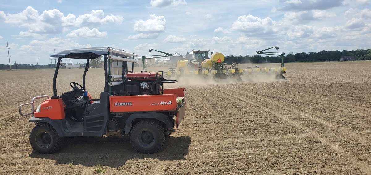 HomanSeed's tweet photo. Beautiful day to plant out Pioneer not her at homans! #pioneerseed #plant21 https://t.co/awjRtdGlcJ